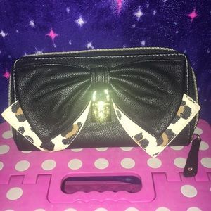 Black/cheeta bow wallet